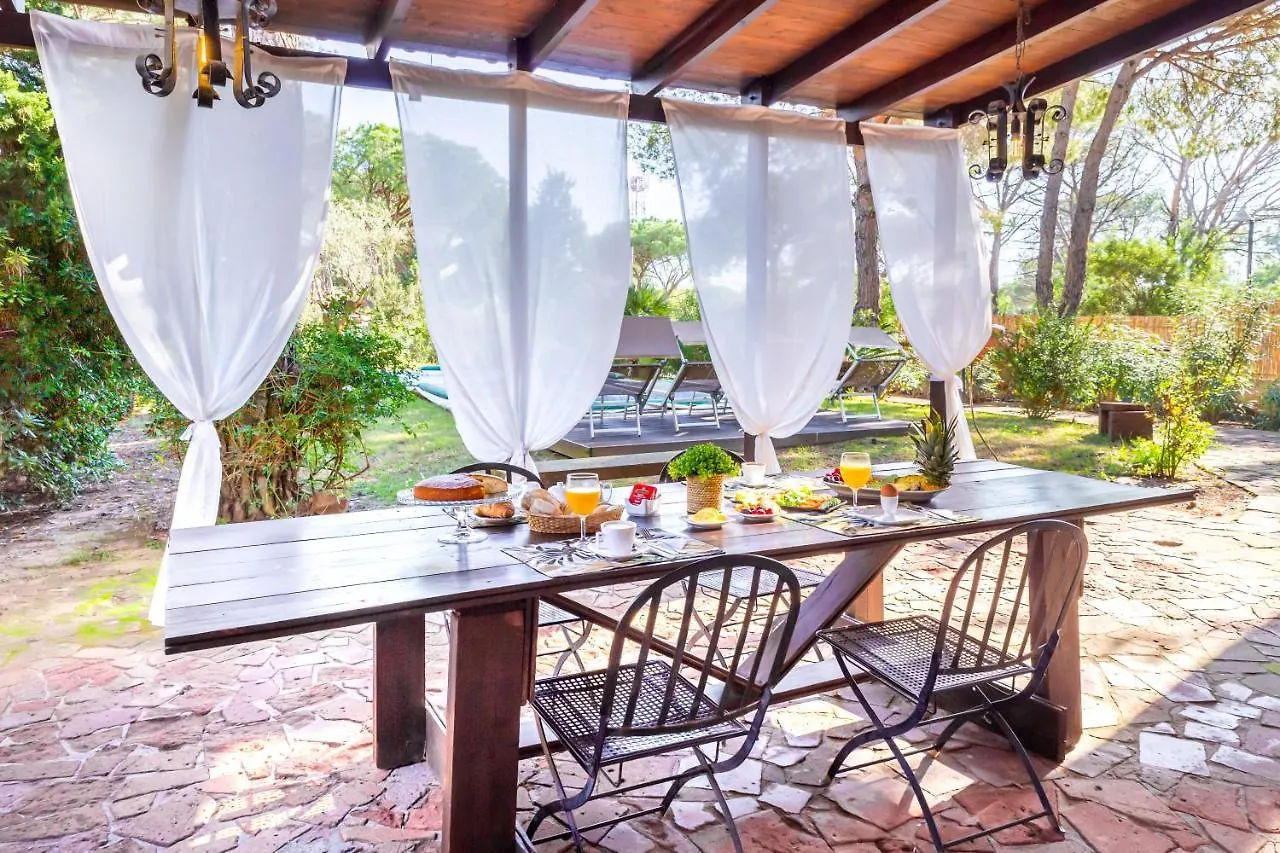Villa Pinewood Santa Margherita di Pula 0*,  Itálie