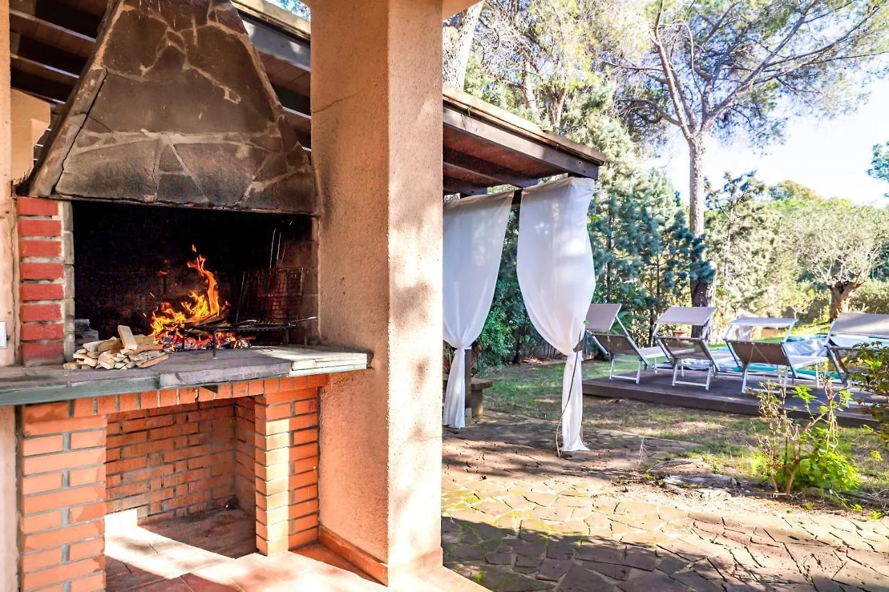 Villa Pinewood Santa Margherita di Pula Italia