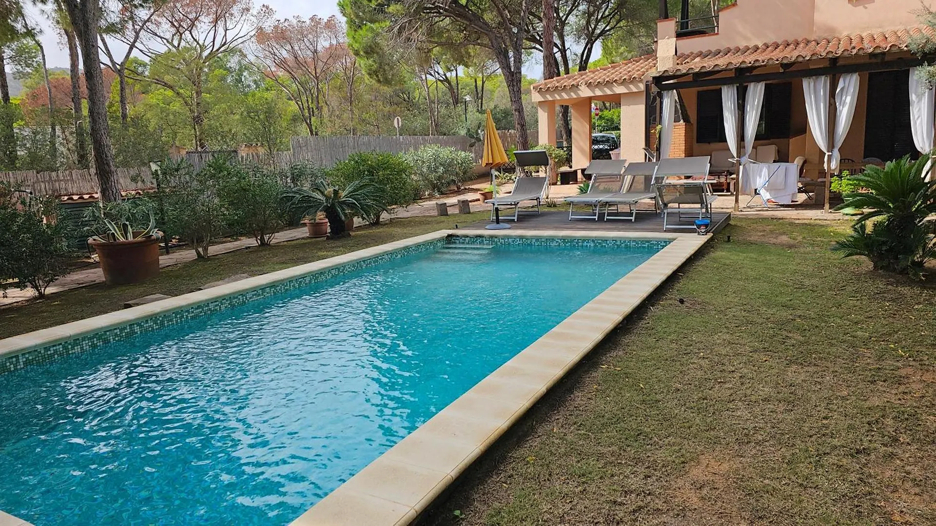 Villa Pinewood Santa Margherita di Pula 0*,  Itálie